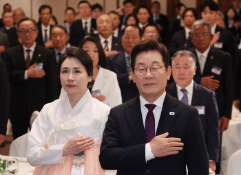李대통령, 재일동포 간첩조작사건 피해자에 사과