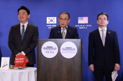 필리조선소 트럼프 안 간다…부통령도 불투명