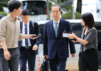 &apos;대선 출마, 수사 회피용인가&apos; 물음에…&apos;묵묵부답&apos; 한덕수