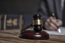 후임병 머리 자르고 허벅지까지 지져졌다…20대 징역형 집행유예
