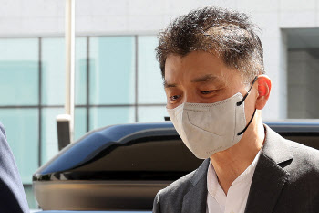 &apos;SM 시세조종 의혹&apos; 카카오 김범수…檢, 징역 15년 구형(상보)