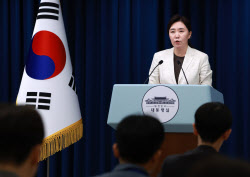 대통령실 “이진숙 직권면직 검토 중…정치중립 의무 위반”(상보)