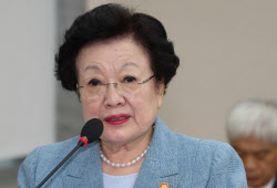 [속보]이배용 국교위원장 사임..."송구스럽게 생각"