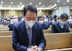 윤석열 근황은…“‘서부지법 폭도’ 위해 기도, 많은 것 느껴”