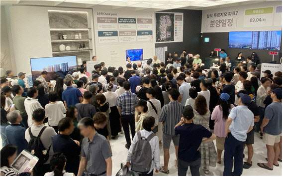 대우건설, 탑석 푸르지오 파크7 견본주택에 1만여명 몰려