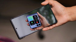 ‘갤럭시 S26 울트라’에 AI 프라이버시 OLED 탑재할 듯[모닝폰]