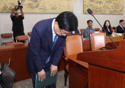 최교진, &apos;사과 또 사과...곤혹스러운 인사청문회&apos;