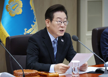 李대통령 “상습 임금체불 기업 엄벌해야…‘중대범죄’라 봐야”(상보)