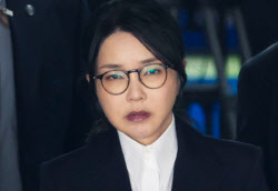 김건희 측 “혈압 최저35, 최고 70...외래 진료받게 해달라”