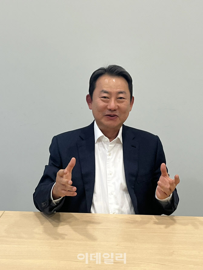 부동산회사가 '아이리버' 인수한 이유..."MP3 신화 안 끝났죠" - 뉴스 썸네일 이미지