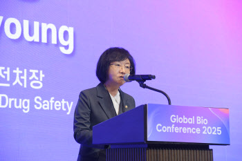 오유경 식약처장 "새로운 분야 대한 허가심사 가이드라인 마련 중"