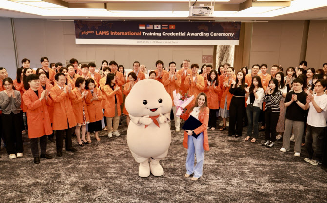 美 의사도 韓 기술 배워... 365mc, 지방흡입 글로벌 교육 수료식 성료 - 뉴스 썸네일 이미지