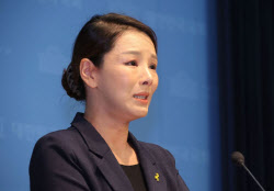“조국 유죄 확정된 날 성추행”…조국 ‘침묵’에 개혁신당 비난