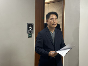 동성 동료 의원 성추행 실형 선고 세종시의원, 민주당서 &apos;제명&apos;