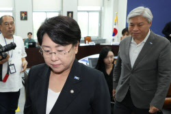 성비위 파문에 혁신당 최고위원 총사퇴…