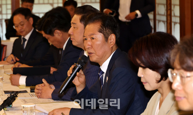 발언하는 정청래 더불어민주당 대표 