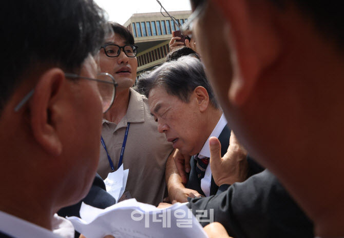 김형석, '기자회견 후 시민단체에 사퇴 요구 받아'                                                                                                                                         