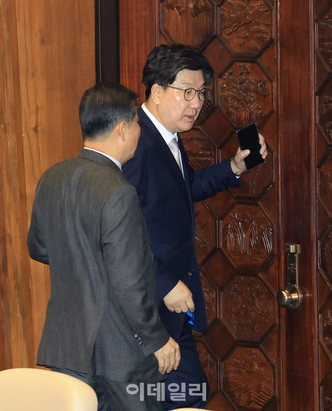체포동의안 본회의 보고, '표정 어두운 권성동'                                                                                                                                            