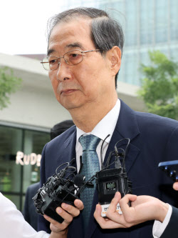 [포토]한덕수, '서희건설 사위 인사 청탁' 질문에 묵묵부답                                                                                                                                       