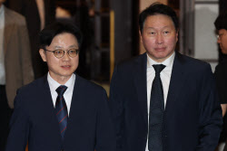 [포토]김정관 장관-최태원 회장, AX 얼라이언스 출범식                                                                                                                                                     
