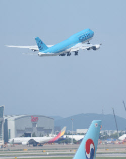 외교부 "구금 한국인 지연 출국, 트럼프 만류 탓…다시 올 것이라 설득"