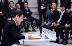[속보]李대통령 "상속세 배우자·일괄공제 올려야…세율 인하는 반대"