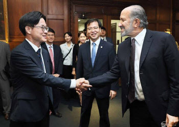 관세전쟁 재점화…산업장관 뉴욕서 美상무장관과 줄다리기(종합)
