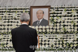 4년째 장지 못 구한 전두환 유해…연희동 자택 마당에 묻히나
