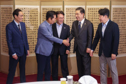 당정대 만찬서 갈등 봉합…