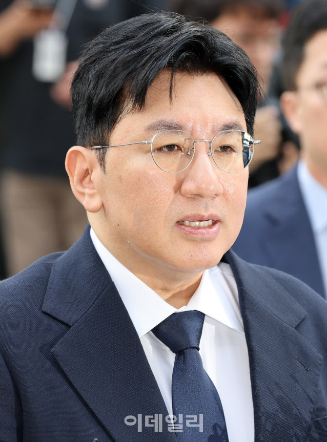 방시혁 의장 경찰 출석…자본시장법 위반 혐의                                                                                                                                                       