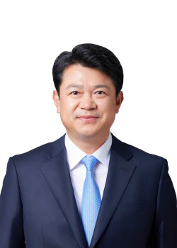 [단독]골칫거리된 전동킥보드…복기왕 &apos;안전·관리 기본법&apos; 추진