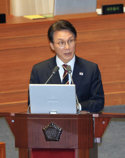 민주 "정당 해산" 국힘 "李대통령 탄핵"…與野, 대정부질문 격돌