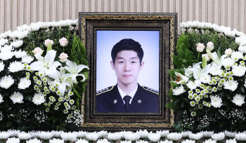 中노인 구한 韓해경 순직 소식에…현지 추모 행렬