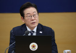 [속보]李대통령, 첫 세종 국무회의 “빨리 제 2 집무실 지어야겠다”