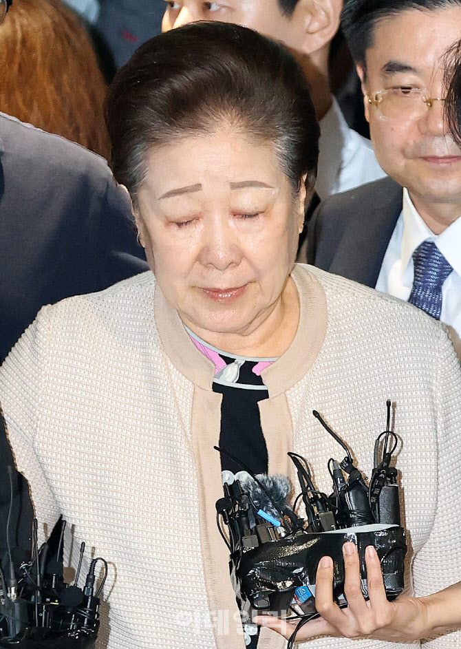 두 눈 감은 한학자 통일교 총재                                                                                                                                                                     