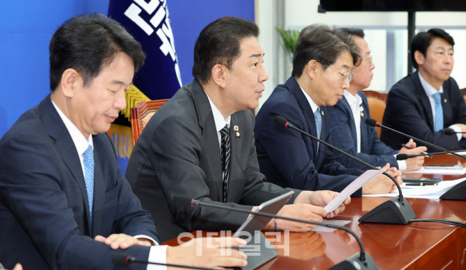 발언하는 김병기 원내대표