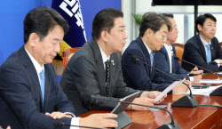 [포토]발언하는 김병기 원내대표                                                                                                                                                                          