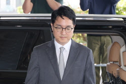 &apos;계엄 검사 파견 의혹&apos; 심우정, 피의자 신분 특검 출석