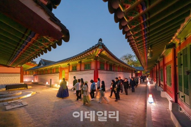 가을밤 경복궁에서 궁중 음식 먹고 산책해볼까