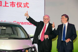 '투자 귀재' 버핏, BYD 주식 모두 처분…차익만 10조원 넘었다