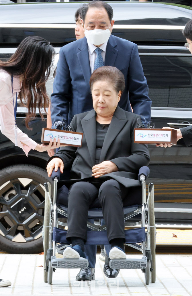 한학자 총재, 취재진 질의에 '묵묵부답'                                                                                                                                                   