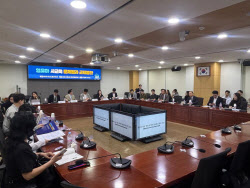 “이젠 4세 고시?” 논란의 ‘영어유치원’…규제 카드에 ‘발칵’