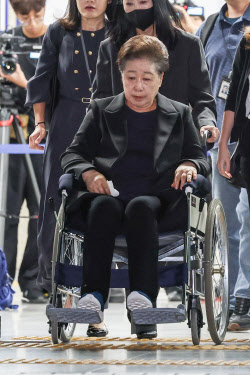[포토]구치소 향하는 한학자 통일교 충재                                                                                                                                                                  