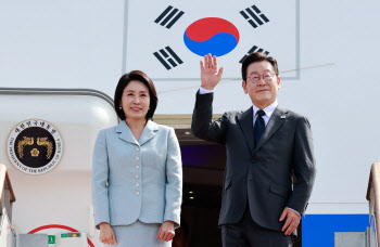 [속보]李대통령, 블랙록과 MOU…“韓 아태 AI수도 실현 협력하자”