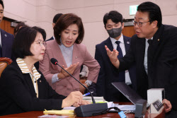 국힘 여성의원들 "추미애 &apos;윤석열 오빠&apos; 발언은 여성 모독…사퇴하라"
