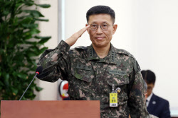 [포토]거수 경례하는 김규하 육군참모총장                                                                                                                                                                 