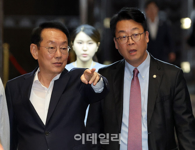 의총 입장하는 김도읍-곽규택                                                                                                                                                                       