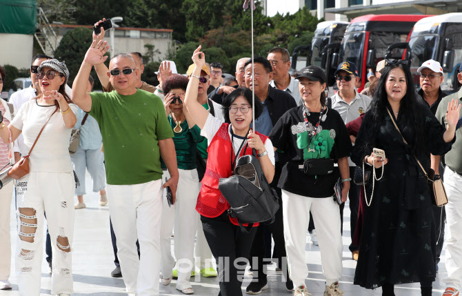  롯데면세점 찾은 중국인 관광객                                                                                                                                                                    