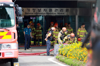 [단독]국가전산망 재해복구 &apos;구멍&apos;, 국방부 전산망도 &apos;무방비&apos;