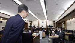 한덕수 내란 방조 혐의 재판 시작…직업 묻자 